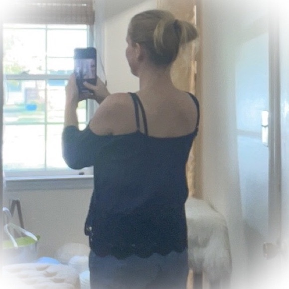 💕Cute Navy Blue Cold shoulder top w/ lace bottom - Picture 4 of 9